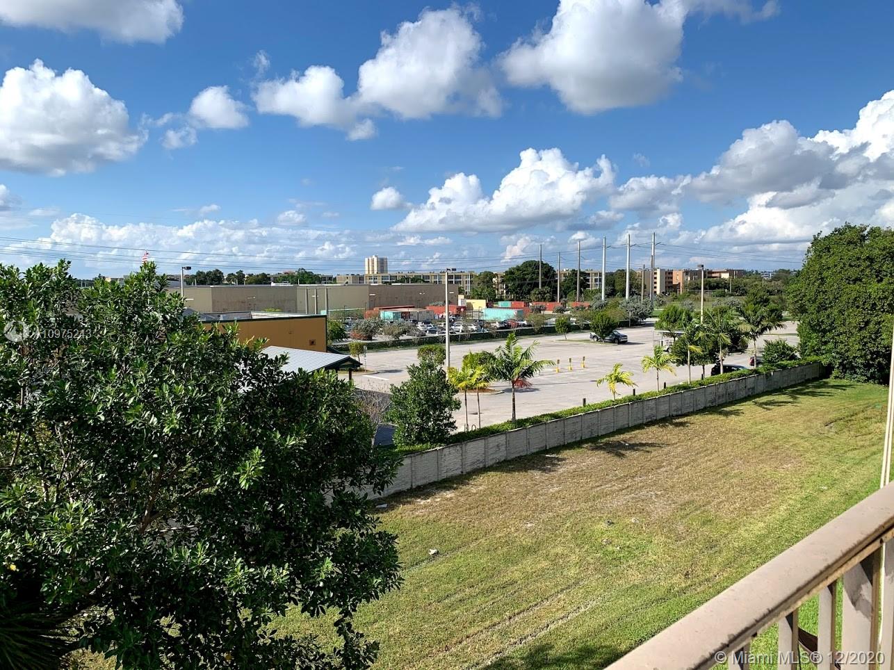 THE GREENS CONDO - Residential