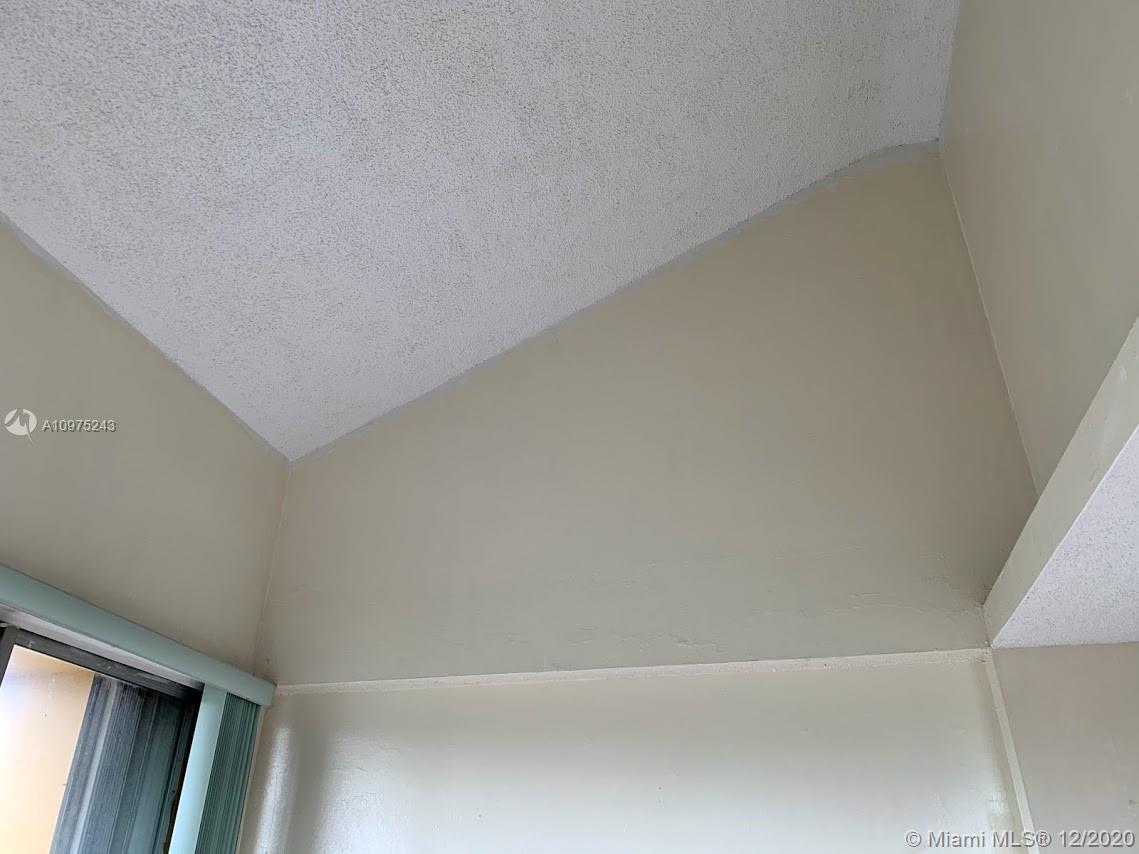 THE GREENS CONDO - Residential