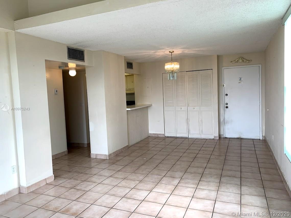 THE GREENS CONDO - Residential