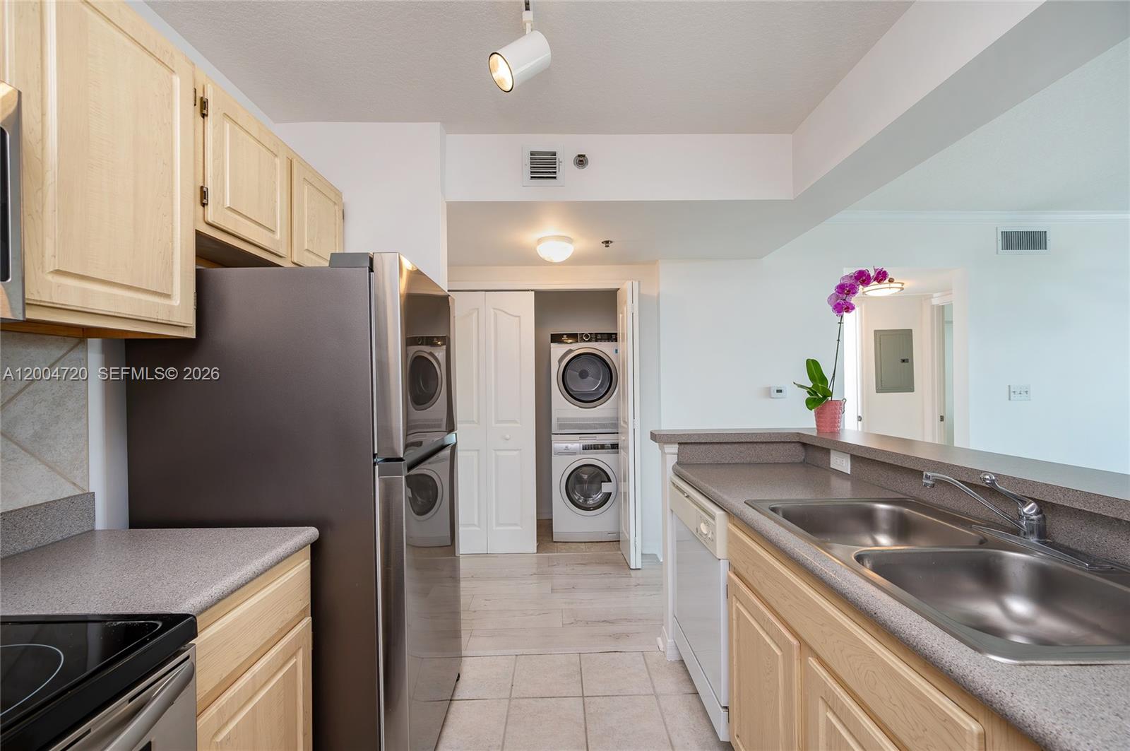 DA VINCI ON DOUGLAS CONDO - Residential