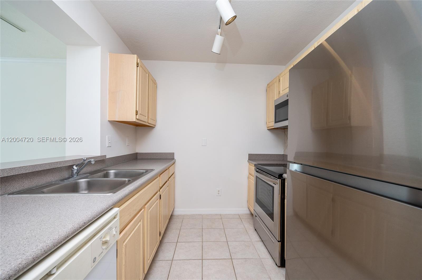 DA VINCI ON DOUGLAS CONDO - Residential