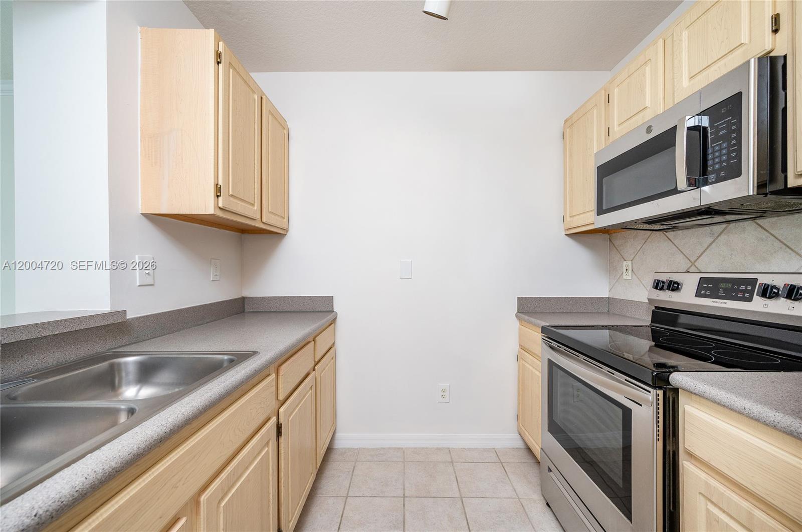 DA VINCI ON DOUGLAS CONDO - Residential