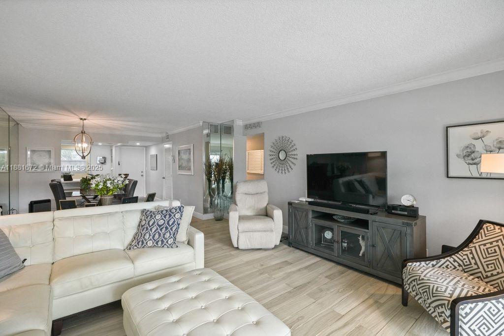 LEISURE MAR CONDO - Residential