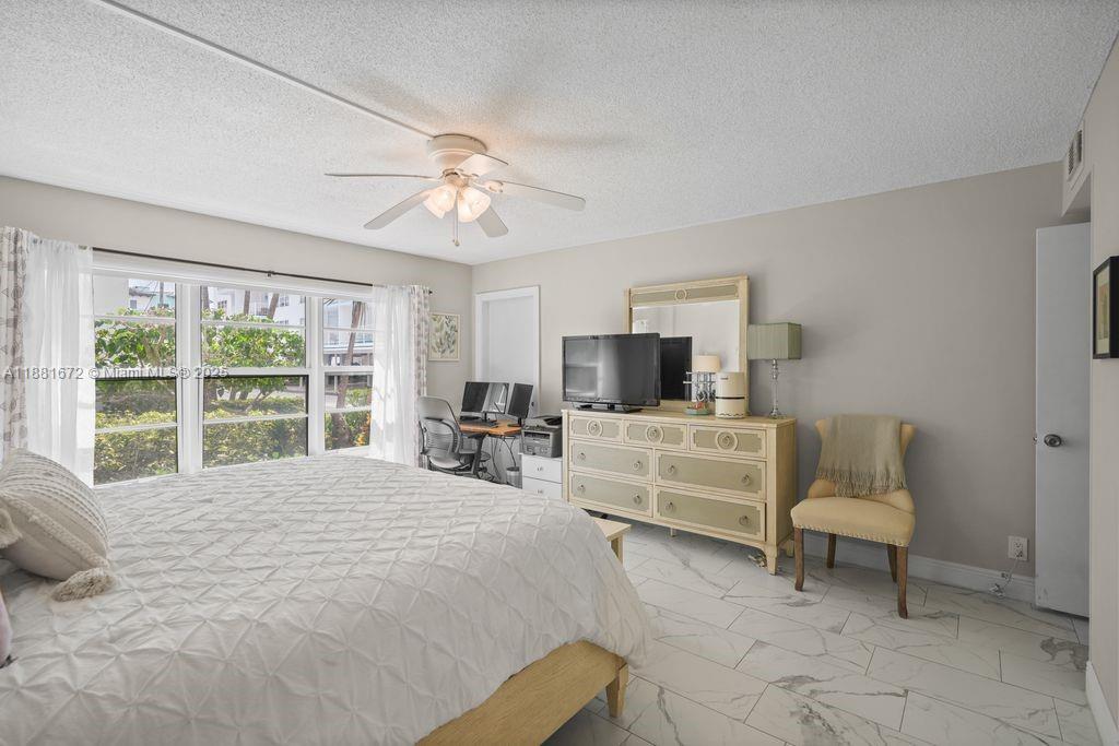LEISURE MAR CONDO - Residential