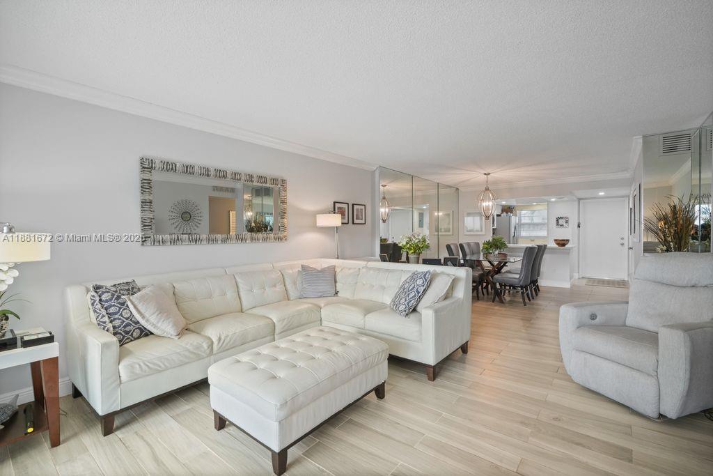 LEISURE MAR CONDO - Residential