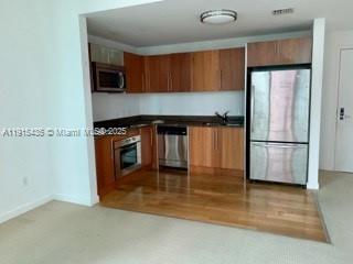 MET 1 CONDO - Residential Lease