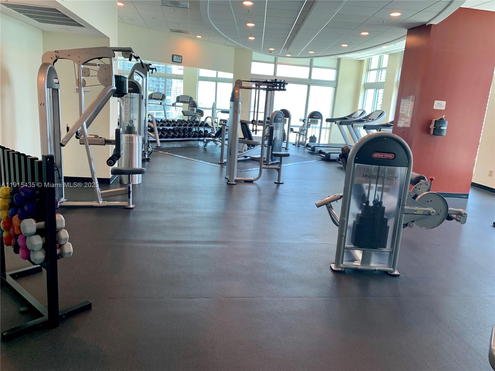 MET 1 CONDO - Residential Lease