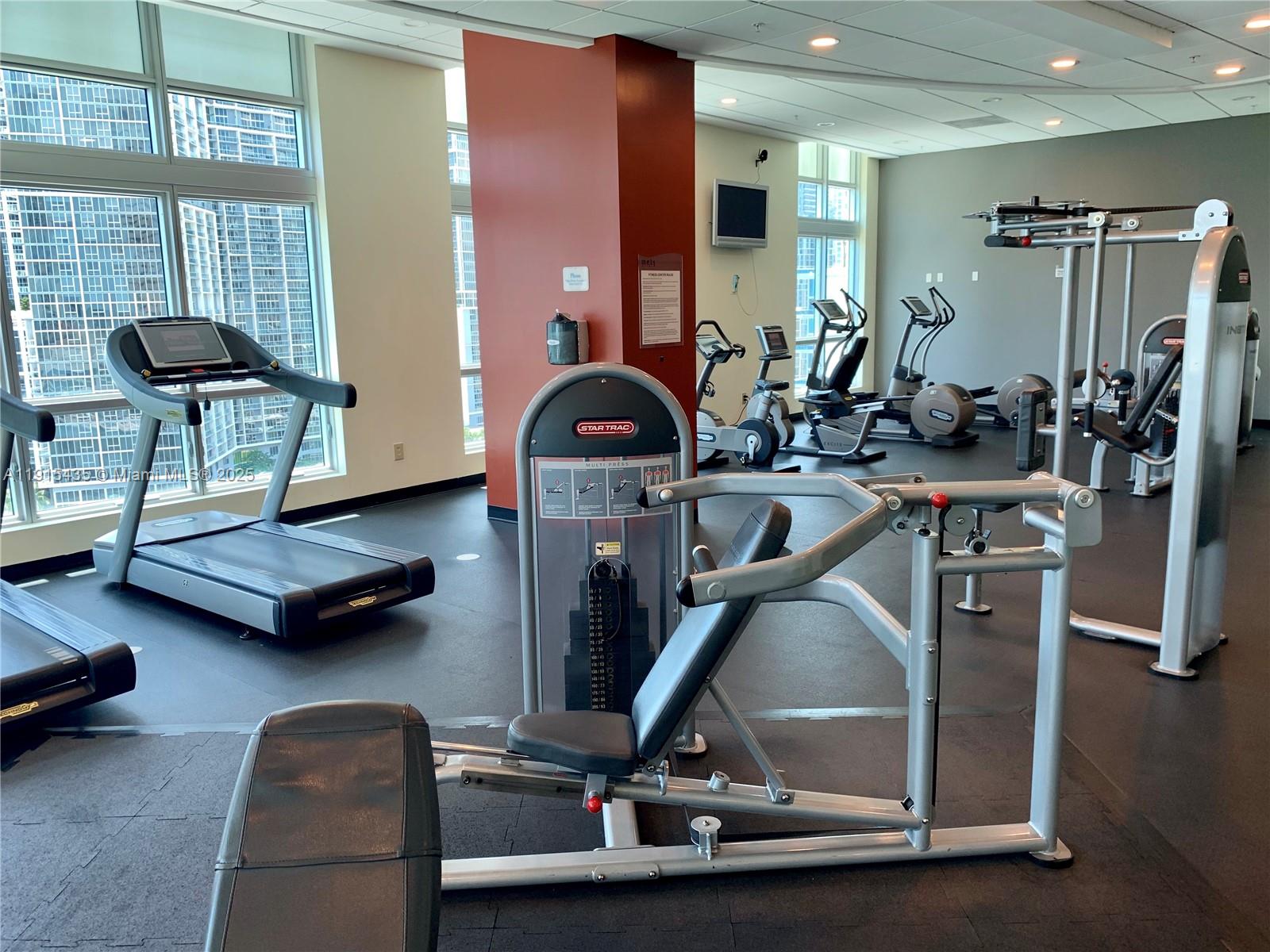 MET 1 CONDO - Residential Lease