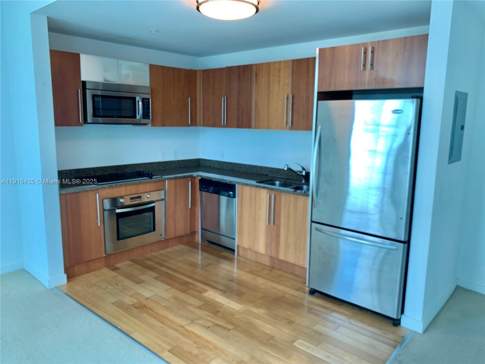 MET 1 CONDO - Residential Lease