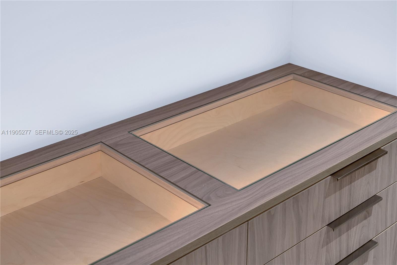 COCONUT GROVE MANOR - Residential