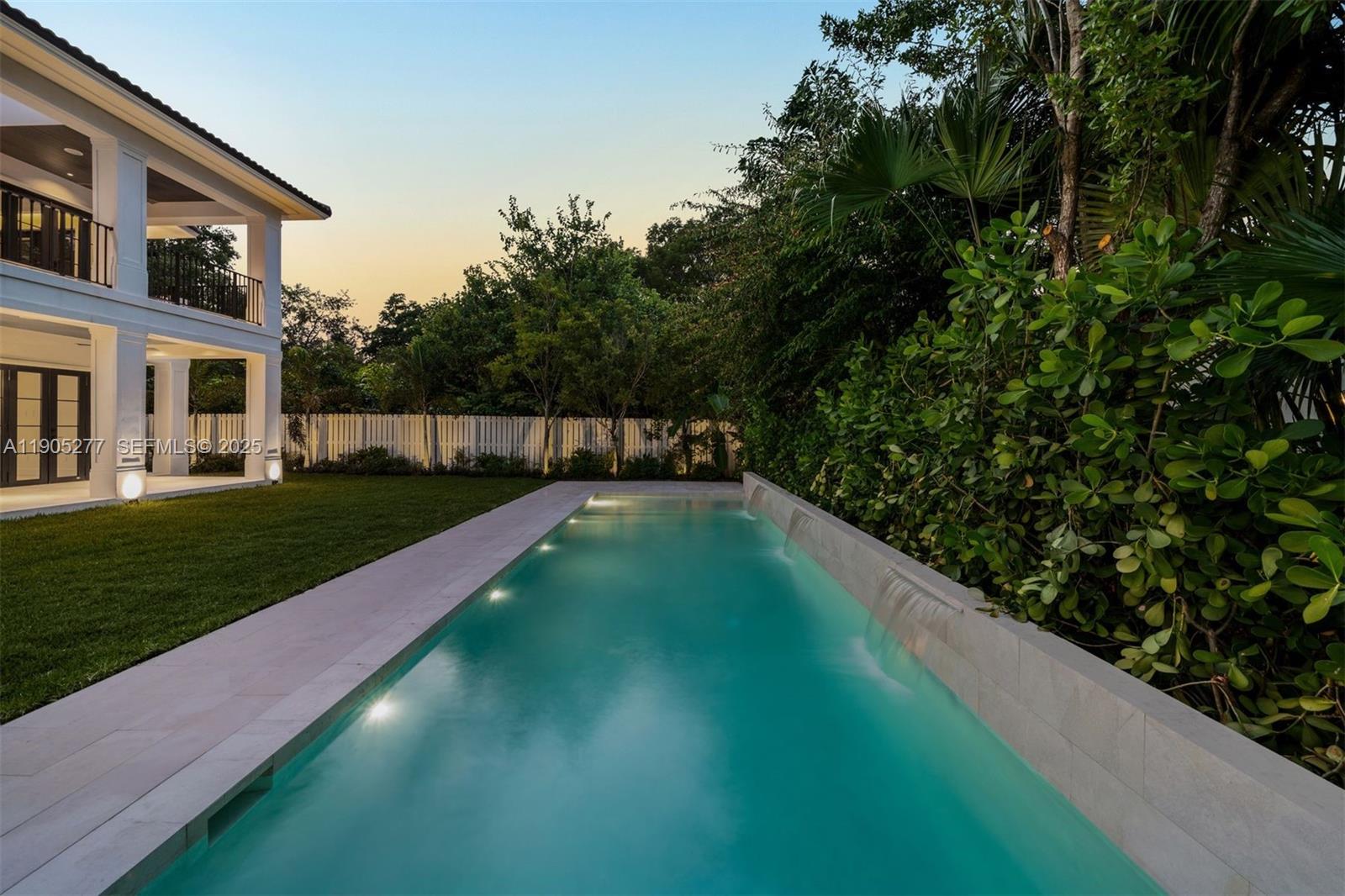 COCONUT GROVE MANOR - Residential