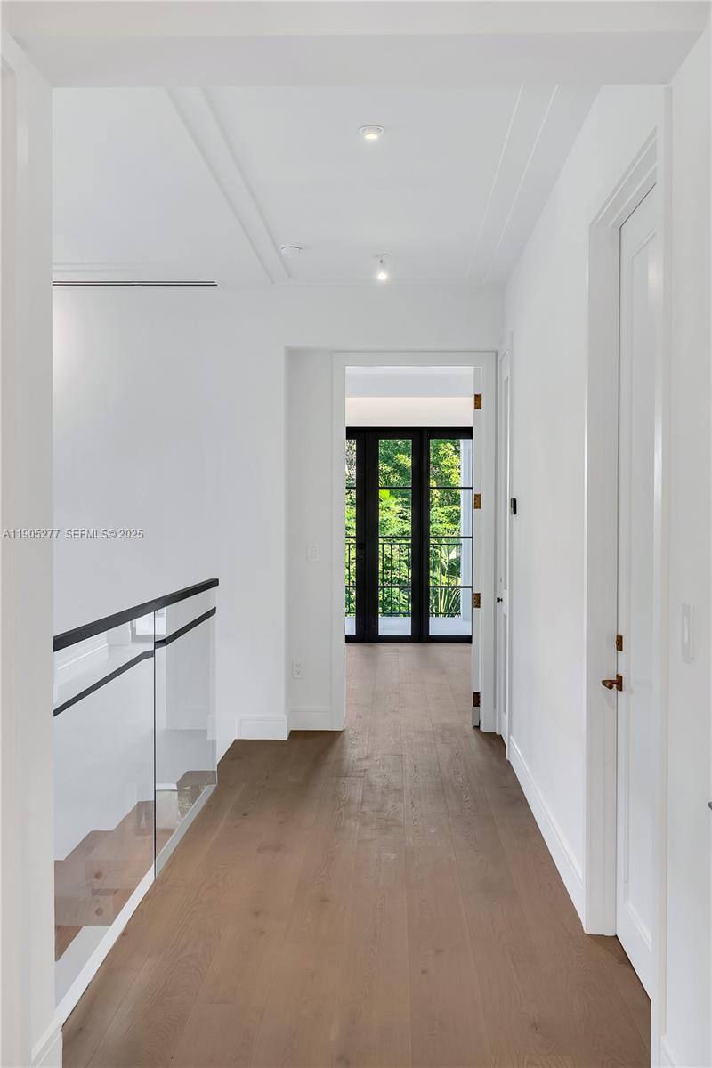 COCONUT GROVE MANOR - Residential