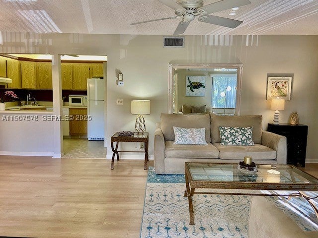 442 Pine Glen Ln D2, Green Acres FL 33463