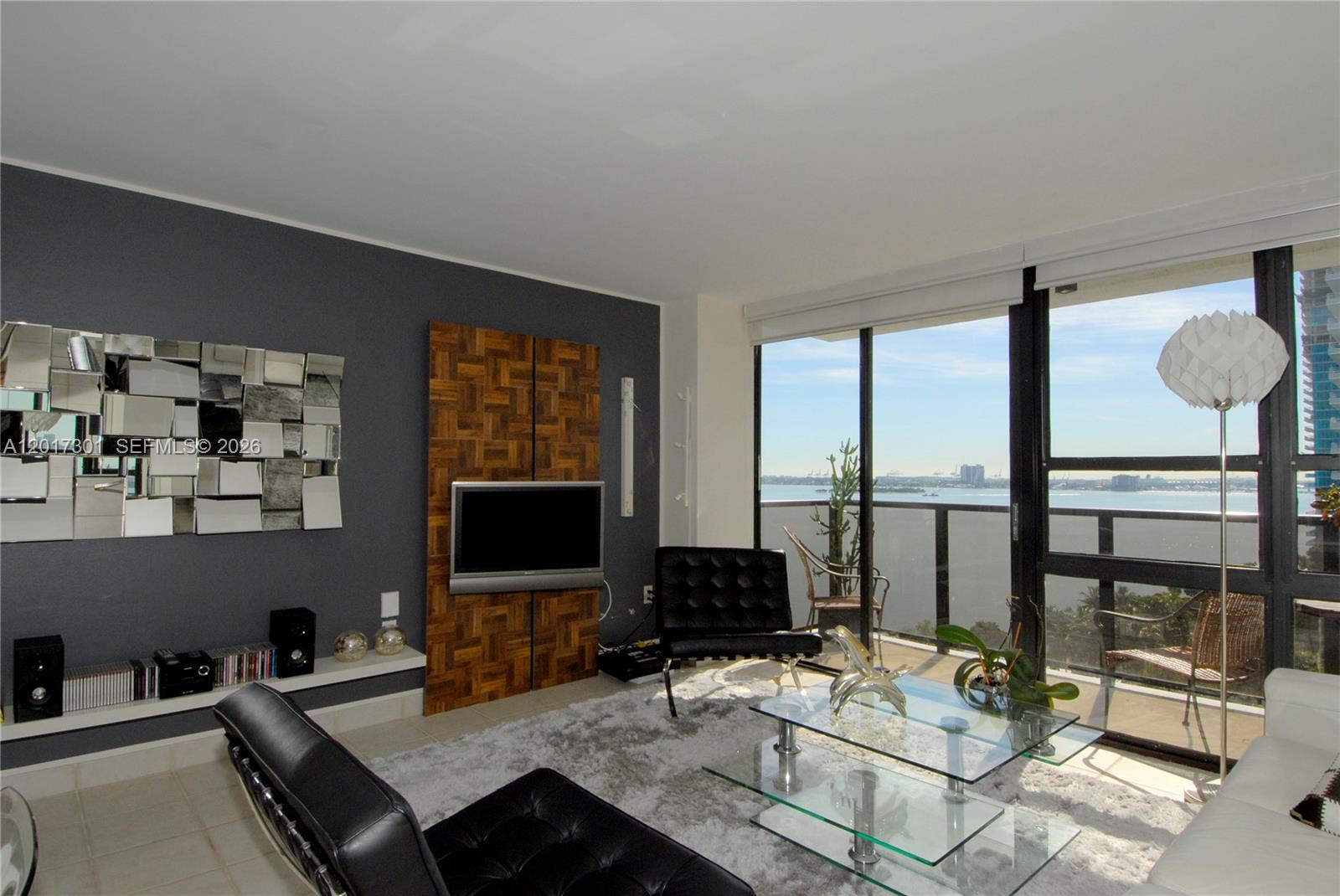 600 NE 36 ST 1212