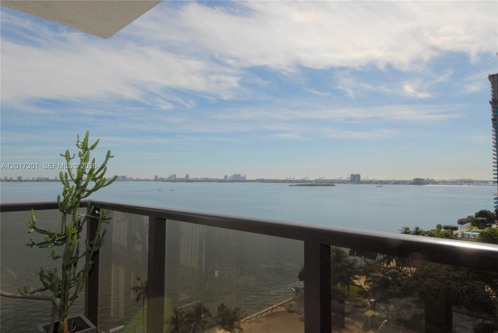 600 NE 36 ST 1212