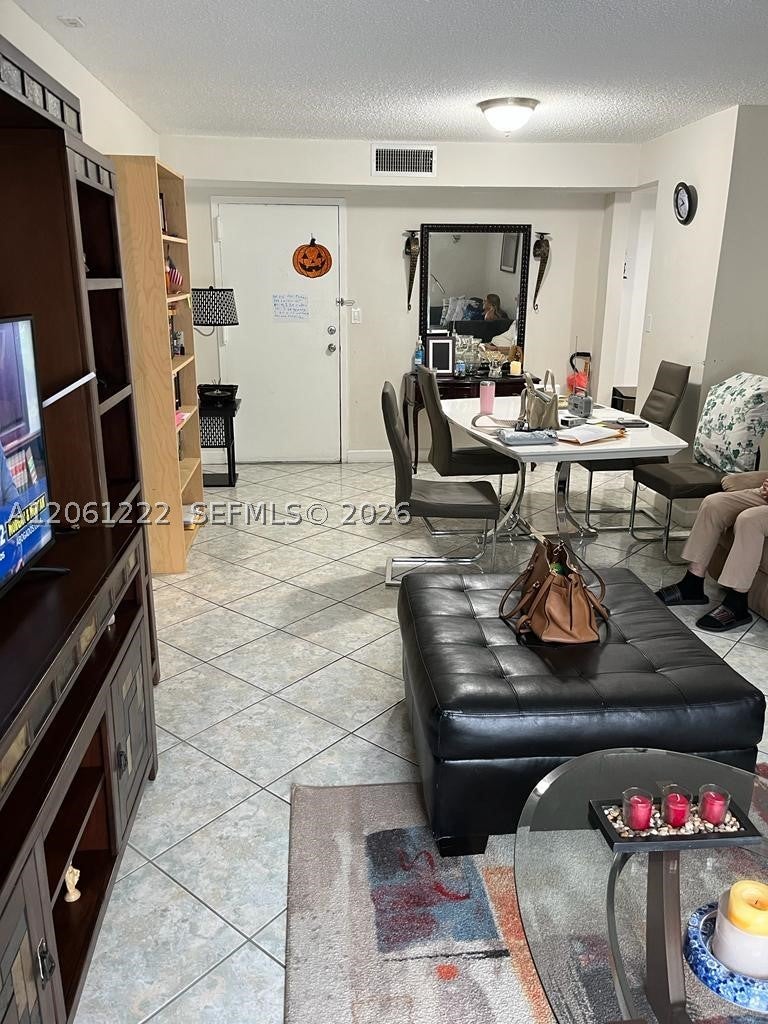 4803 NW 7th St 306-14