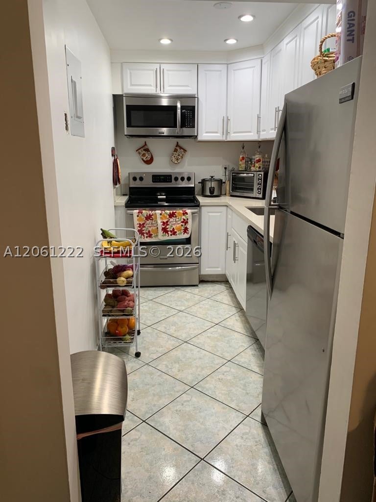 4803 NW 7th St 306-14