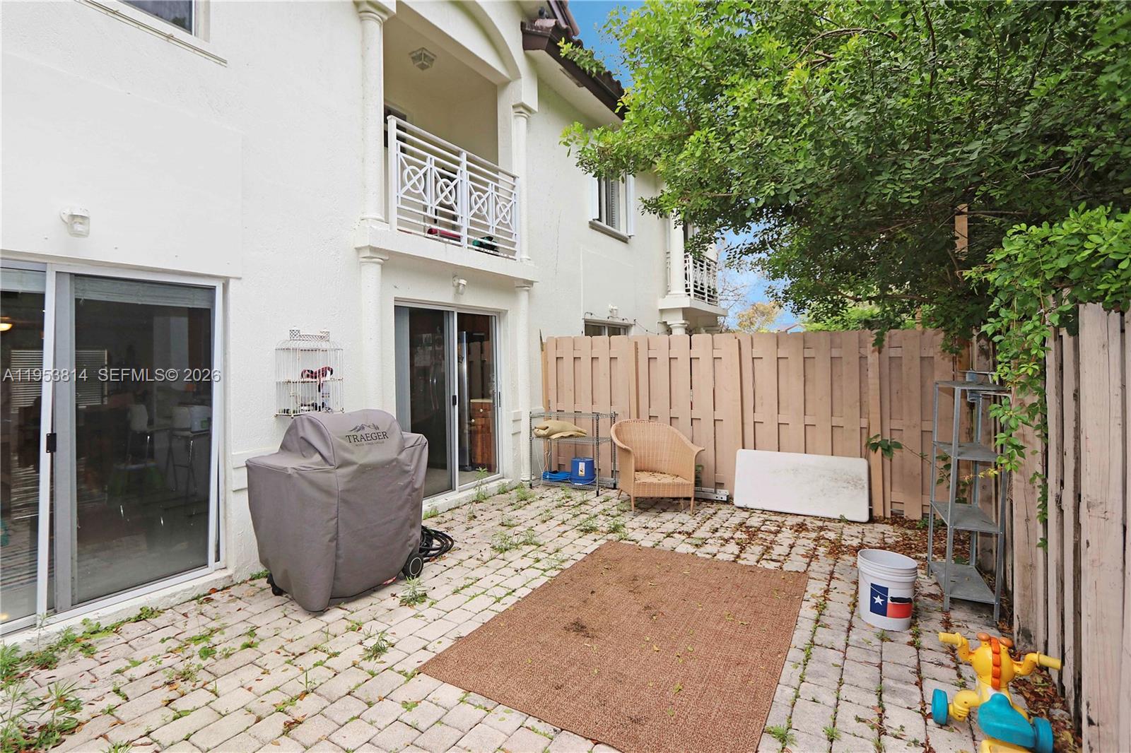 IBIS VILLAS AT DORAL COND - Residential