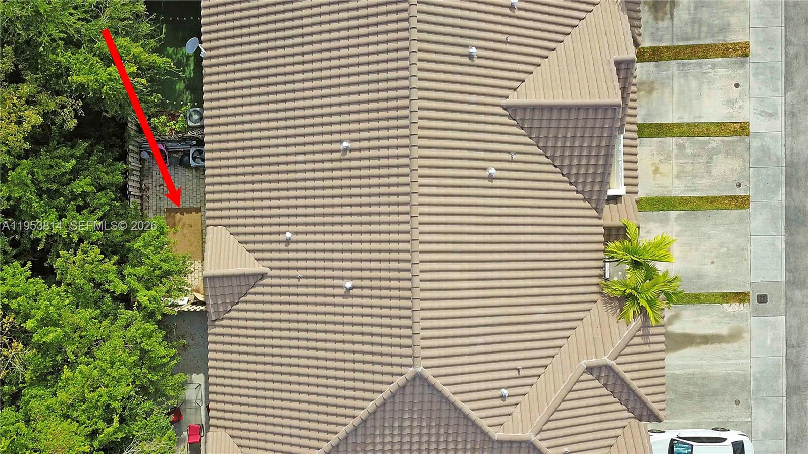 IBIS VILLAS AT DORAL COND - Residential