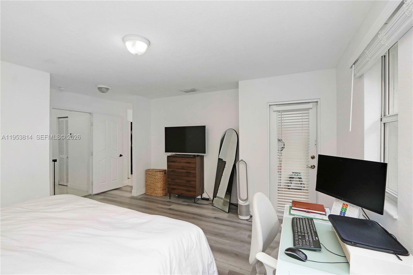 IBIS VILLAS AT DORAL COND - Residential