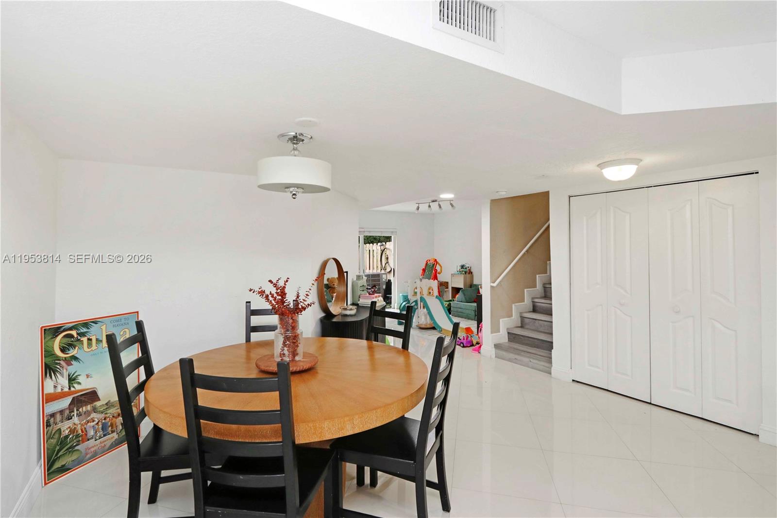 IBIS VILLAS AT DORAL COND - Residential