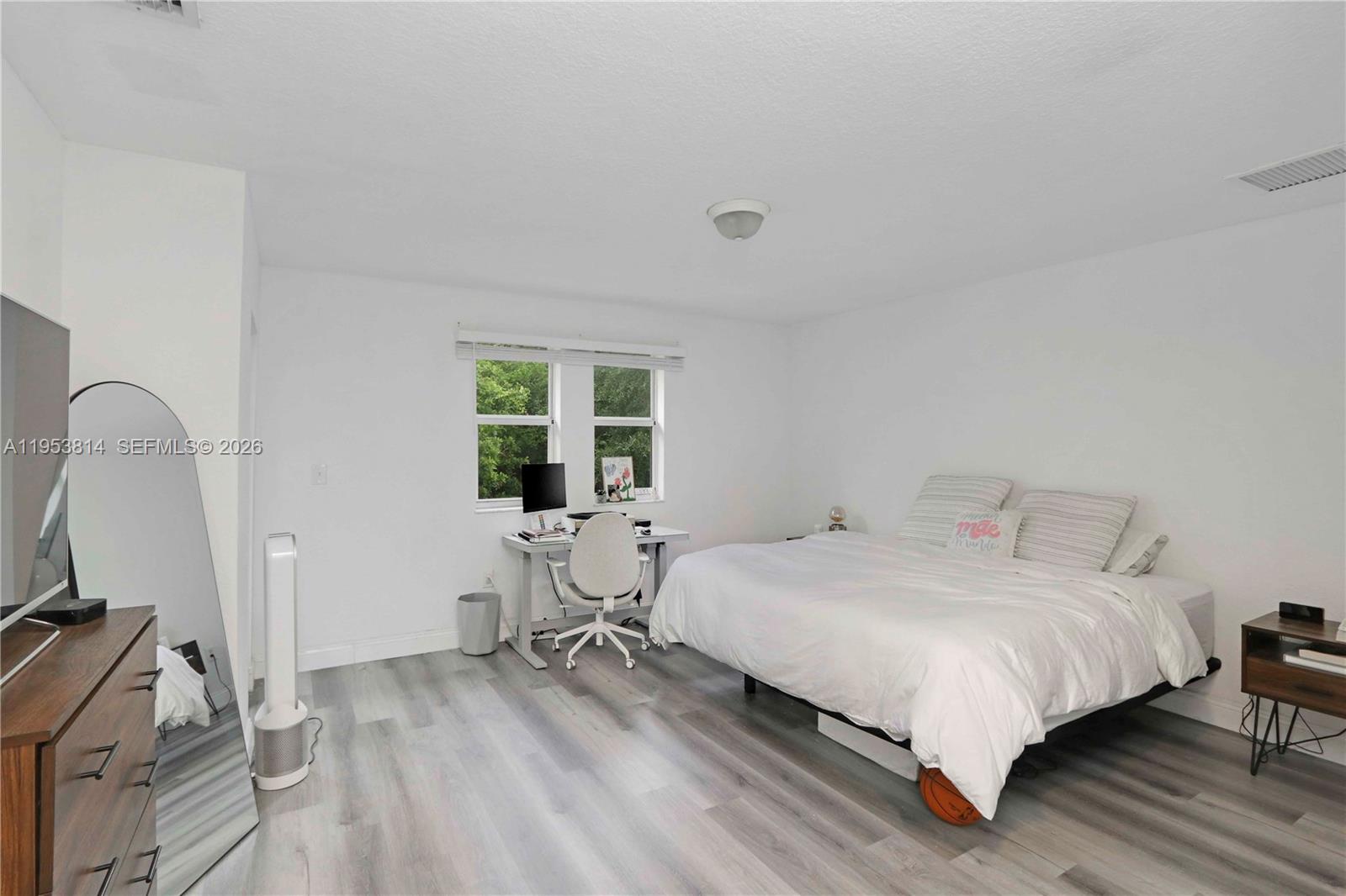 IBIS VILLAS AT DORAL COND - Residential