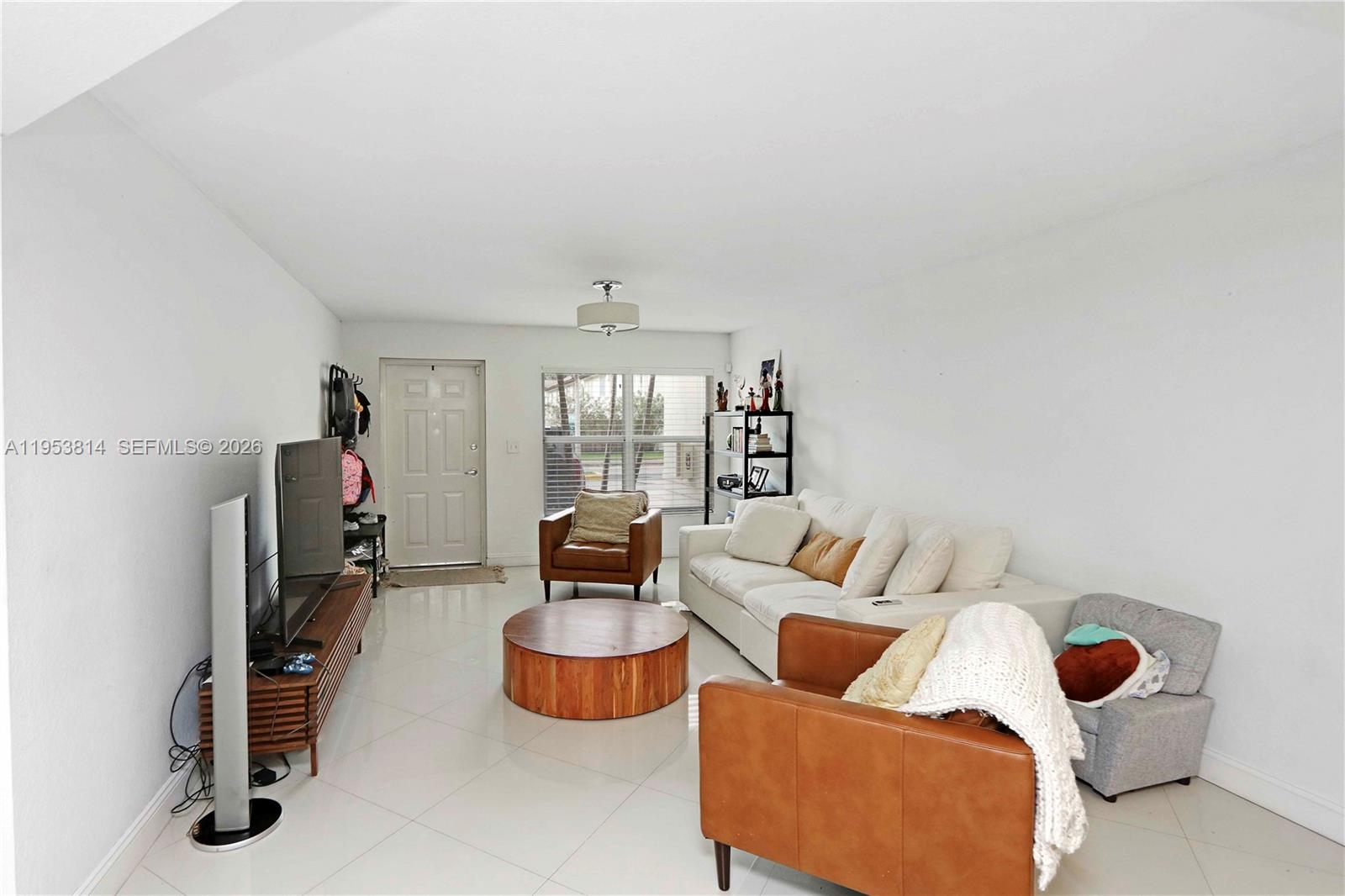 IBIS VILLAS AT DORAL COND - Residential