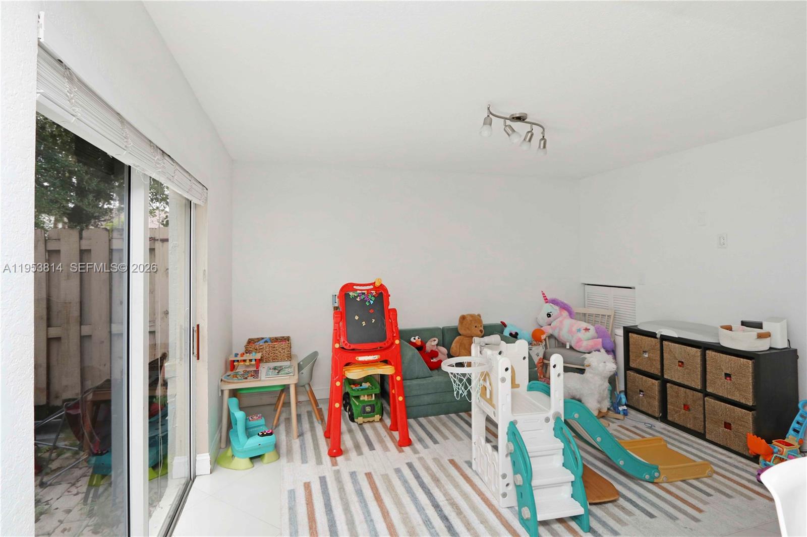 IBIS VILLAS AT DORAL COND - Residential