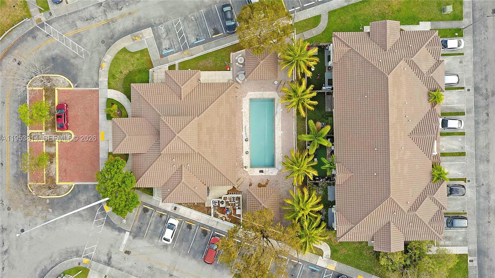 IBIS VILLAS AT DORAL COND - Residential