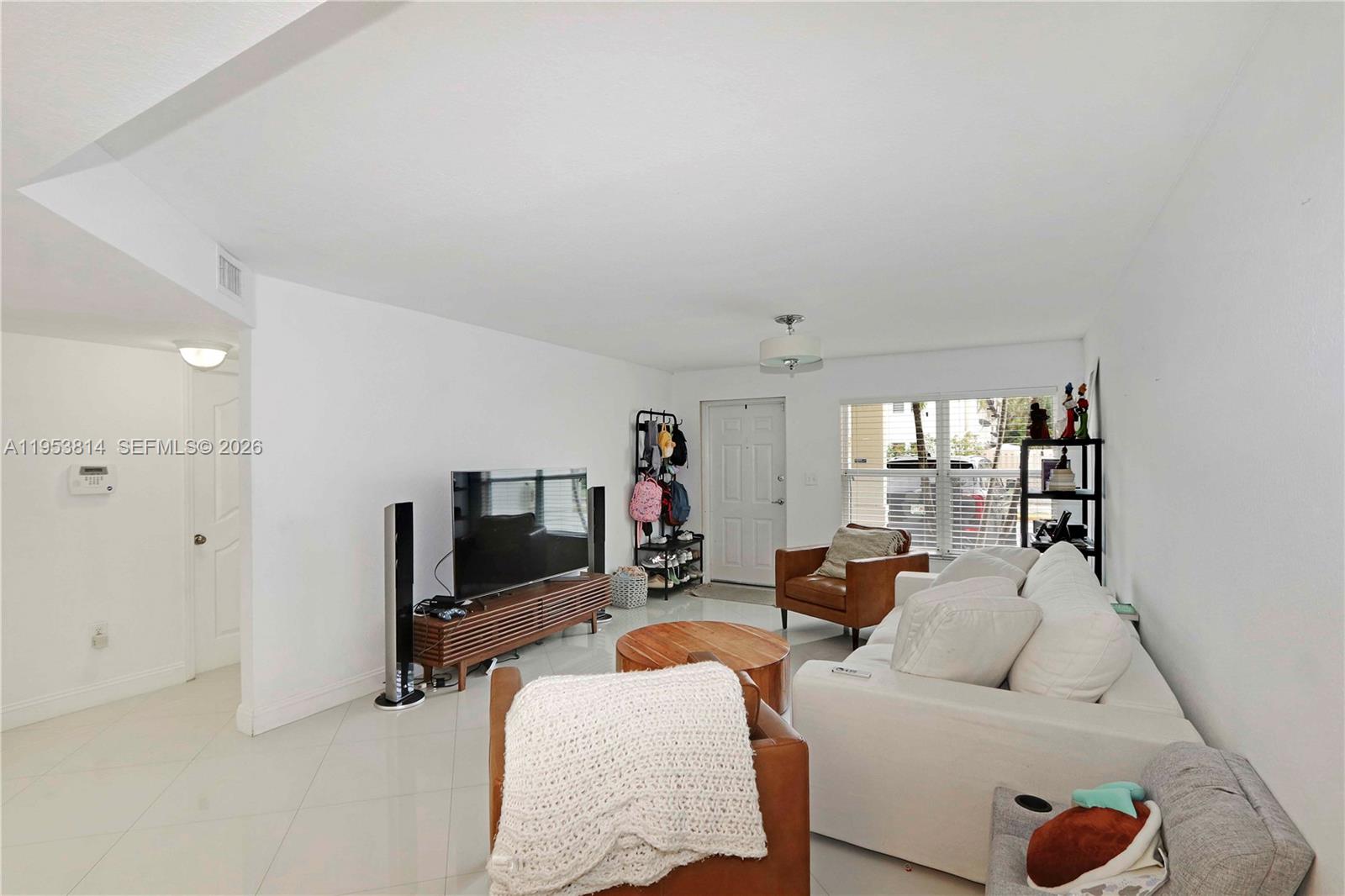 IBIS VILLAS AT DORAL COND - Residential