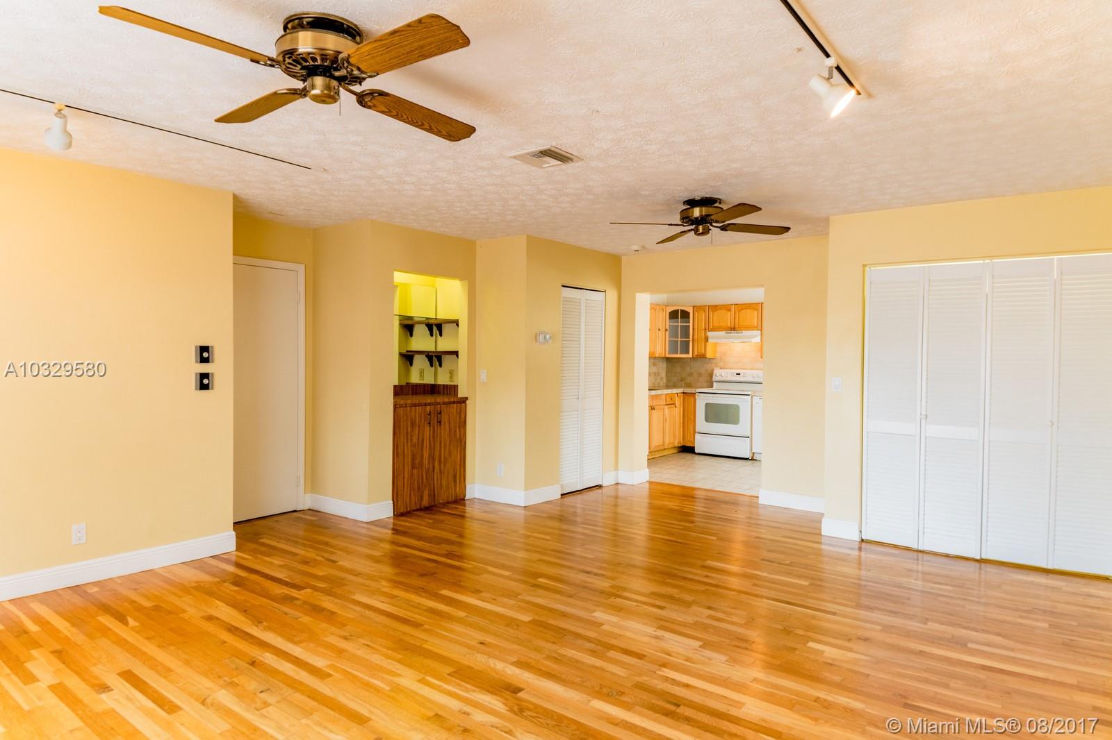 HOLLYWOOD PARK - Residential