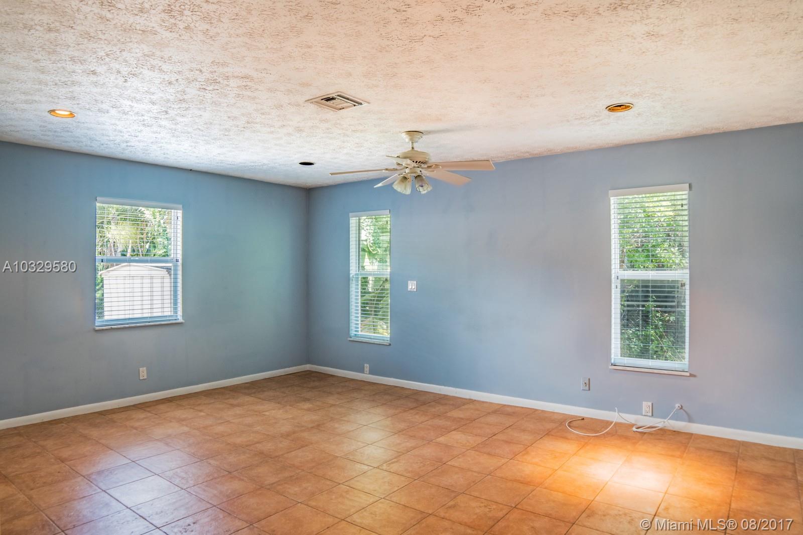 HOLLYWOOD PARK - Residential