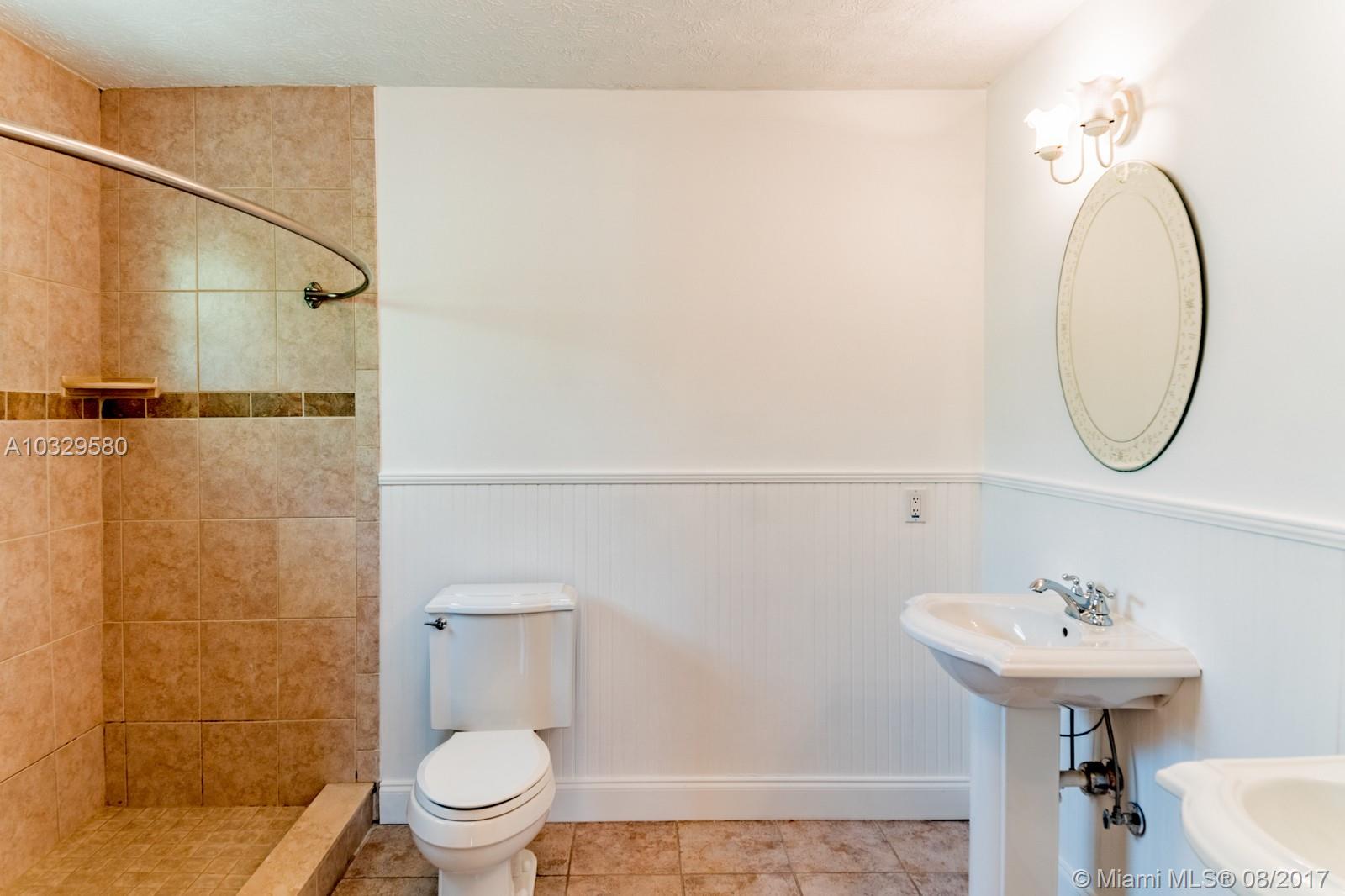 HOLLYWOOD PARK - Residential