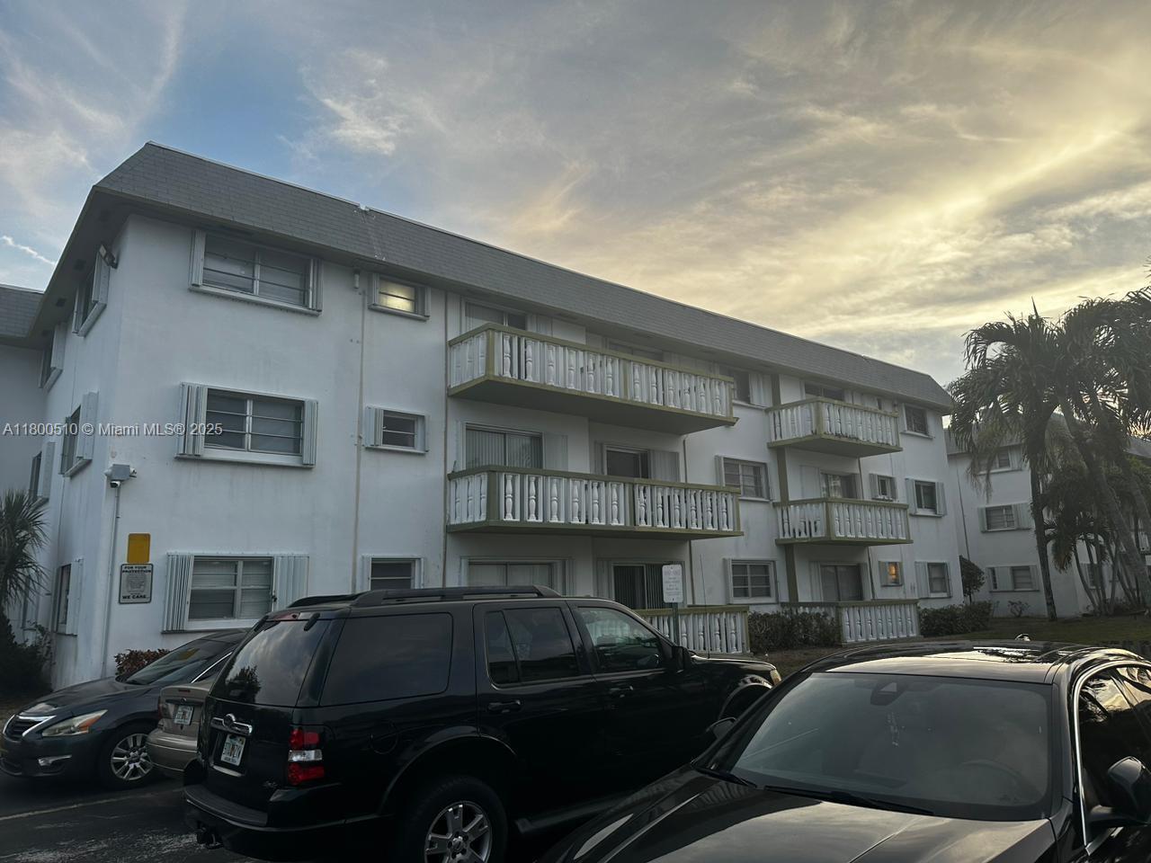 OLA CONDO - Residential