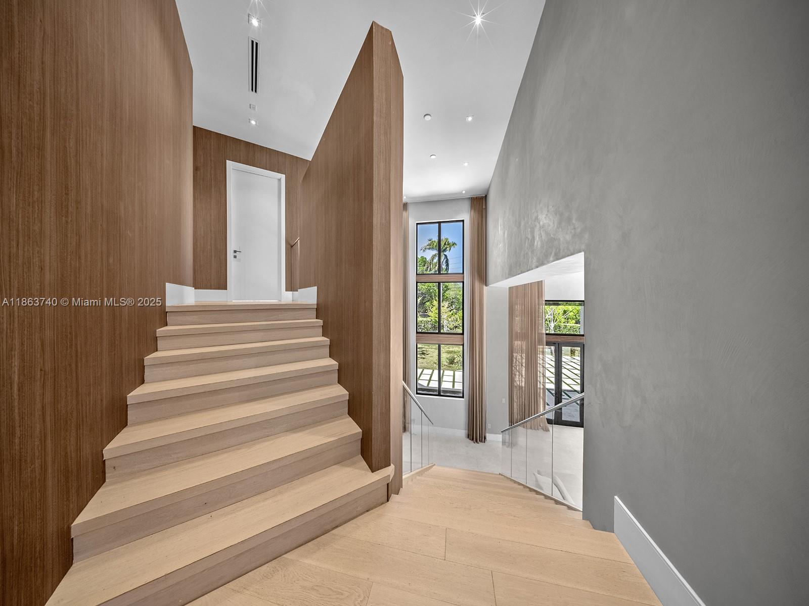 PINECREST - Residential