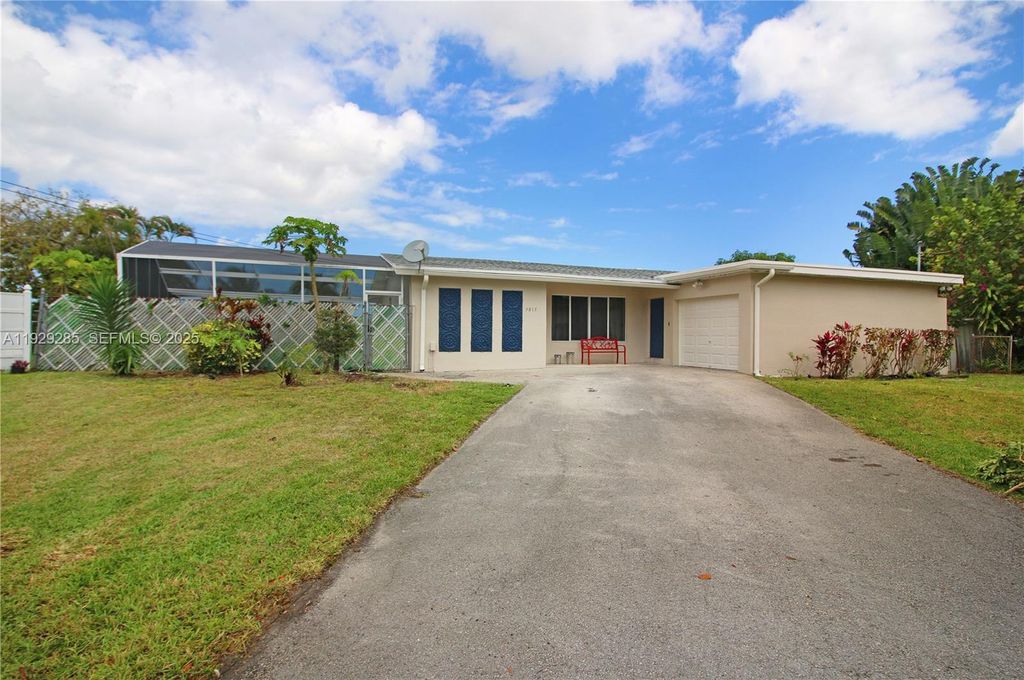 Photo of 3813 S Lake Ter, Miramar, FL 33023 (MLS # A11929285)