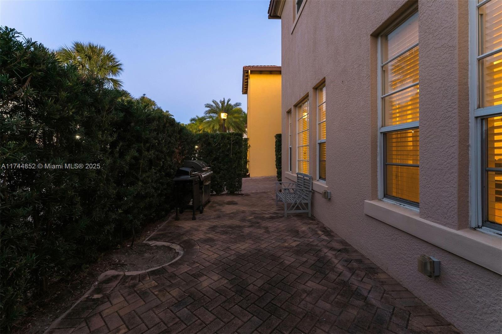ROYAL POINCIANA - Residential