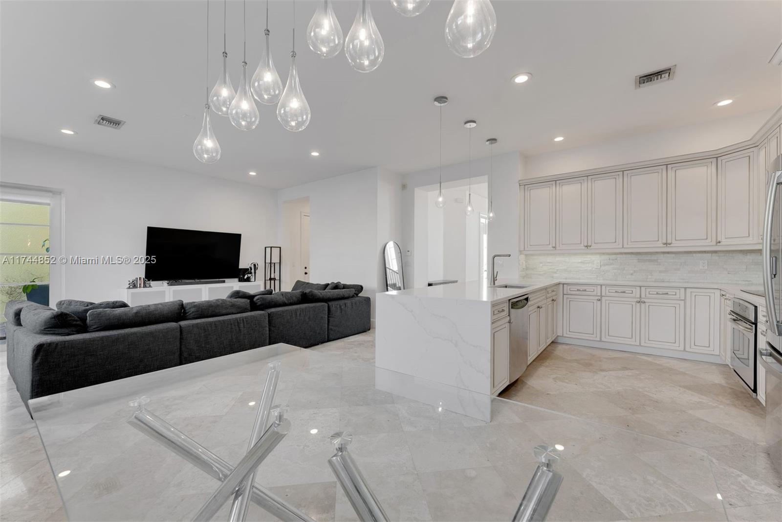 ROYAL POINCIANA - Residential