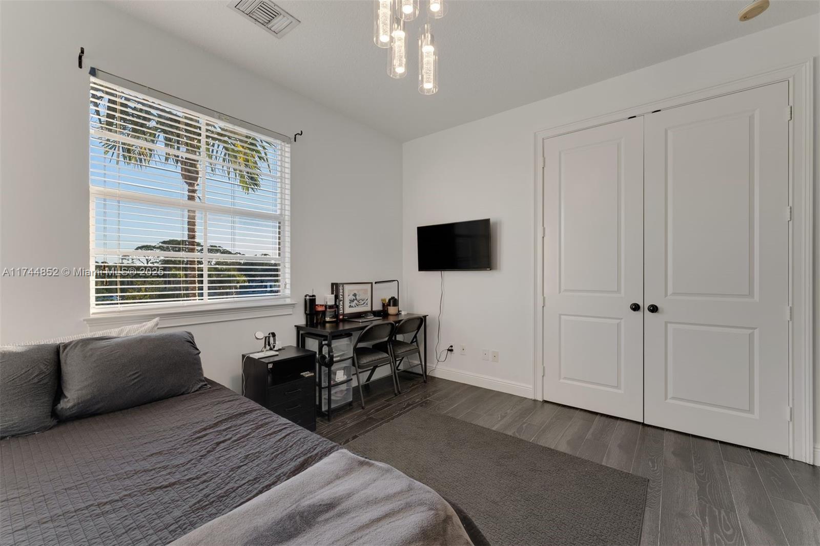 ROYAL POINCIANA - Residential