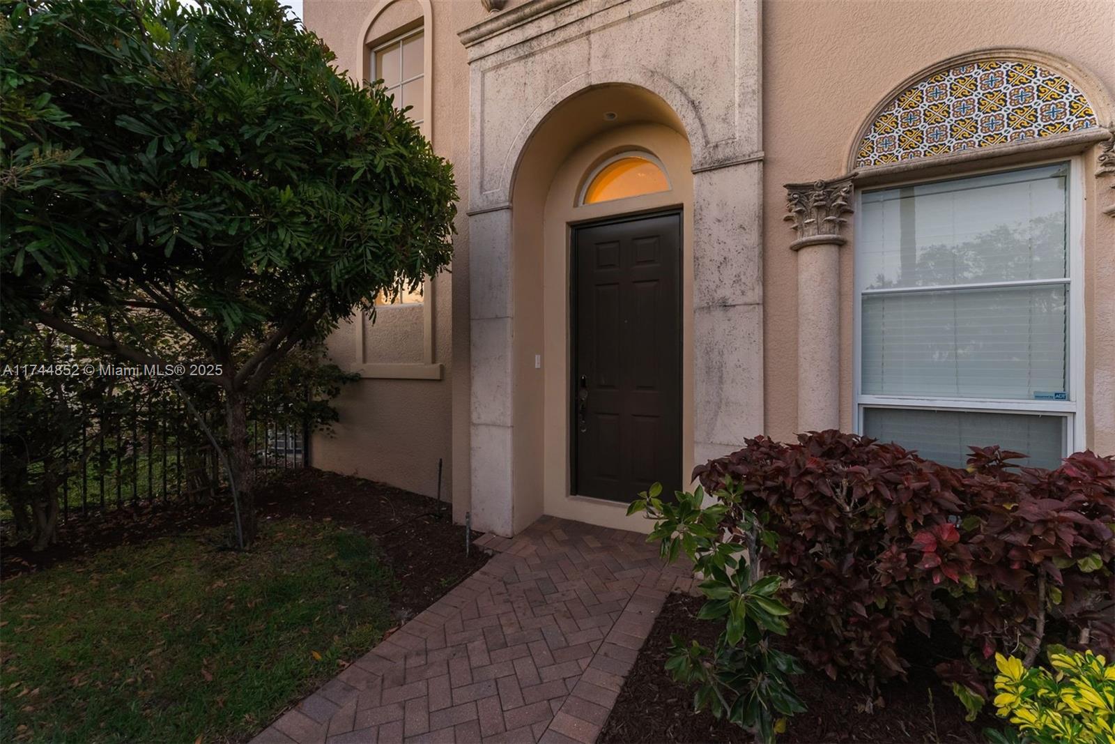 106 Via Floresta Dr