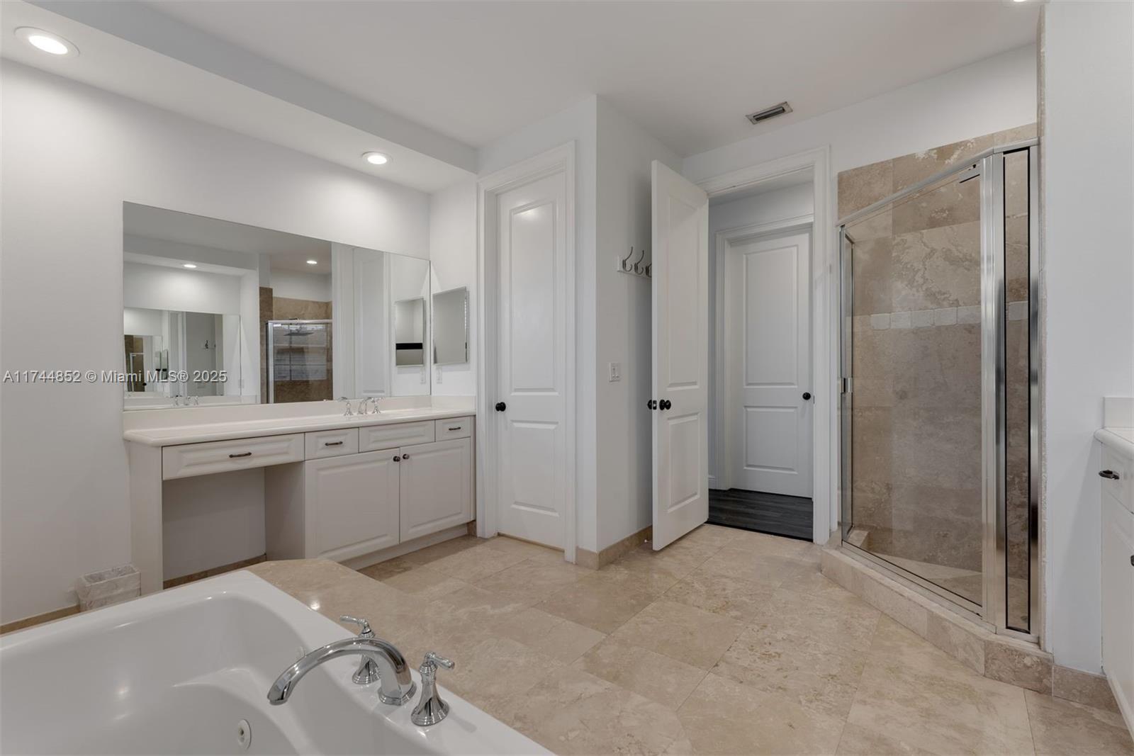 ROYAL POINCIANA - Residential