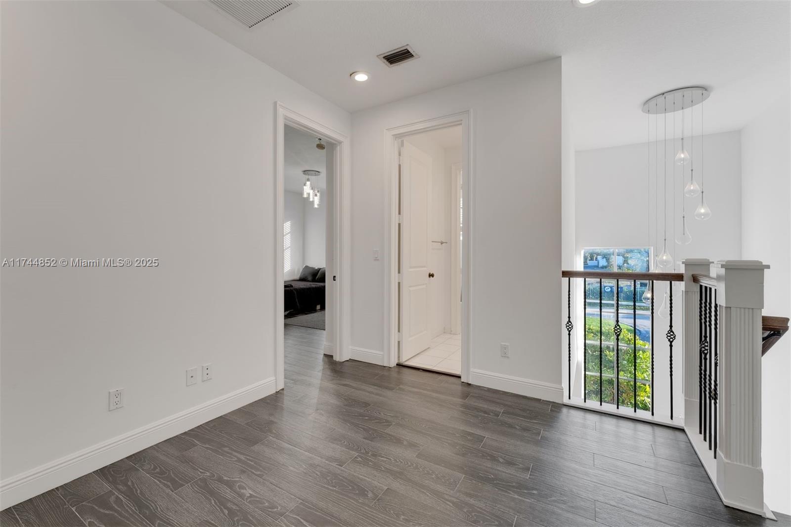 ROYAL POINCIANA - Residential