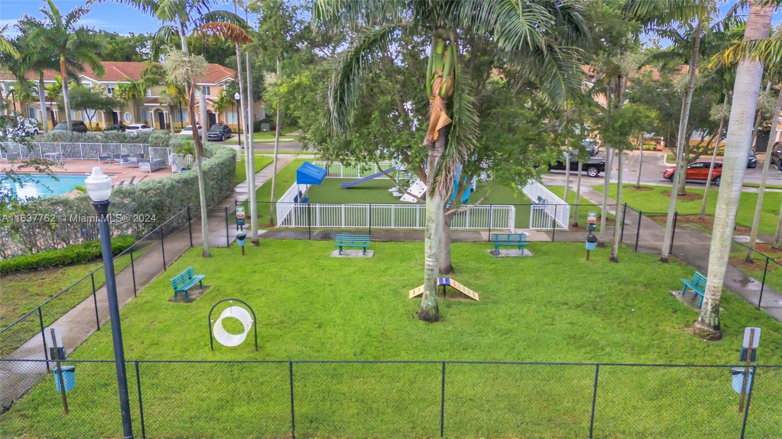 TOWNS AT SEASCAPE - Residential