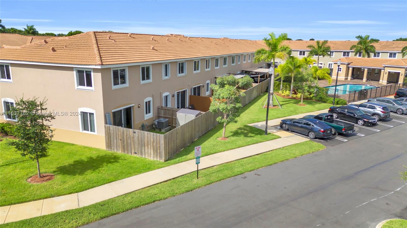 TOWNS AT SEASCAPE - Residential