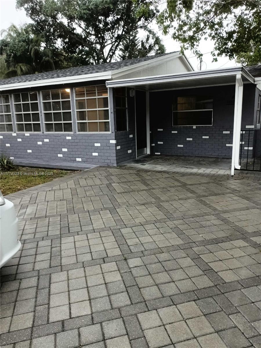 1460 Sw 29th St, Fort Lauderdale, Broward County, Florida - 3 Bedrooms  
1 Bathrooms - 