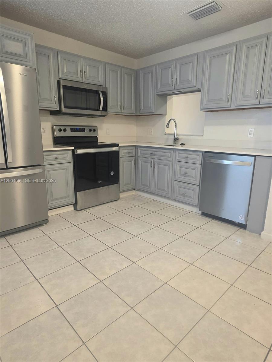 EAGLE VILLAGE OF CORAL SP - Residential Lease