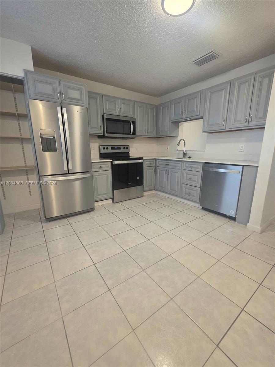 EAGLE VILLAGE OF CORAL SP - Residential Lease