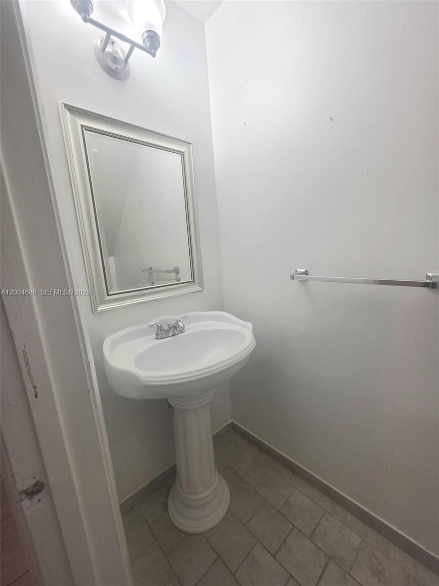 EAGLE VILLAGE OF CORAL SP - Residential Lease