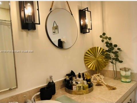 LYNN CONDO - Residential