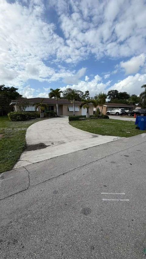 2271 SW 30th Ter Fort Lauderdale FL 33312